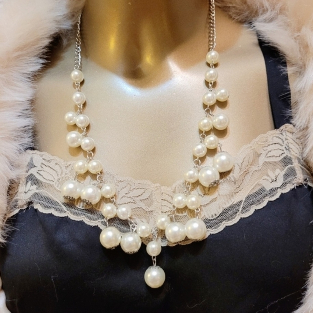VINTAGE CASCADING PEARL NECKLACE